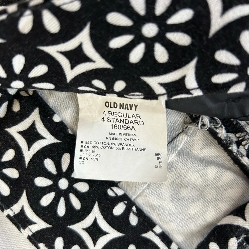 Old Navy Diva Stretch Floral Black & White Pants Ankle Cropped Size 4